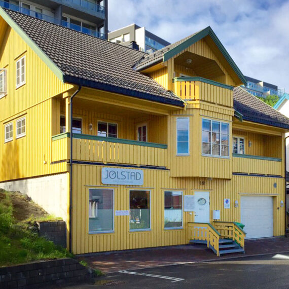 Utsiden av Jølstad begravelsesbyrå sine lokaler i Hammerfest